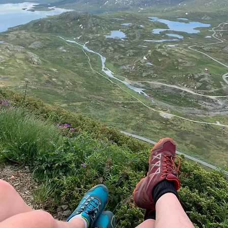 Perfectly Located Timber For 6-8 Guests *