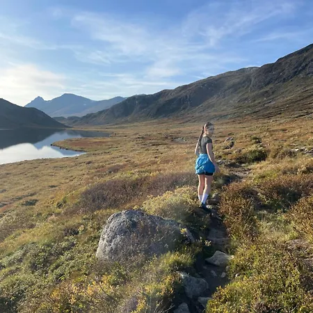 Perfectly Located Timber For 6-8 Guests