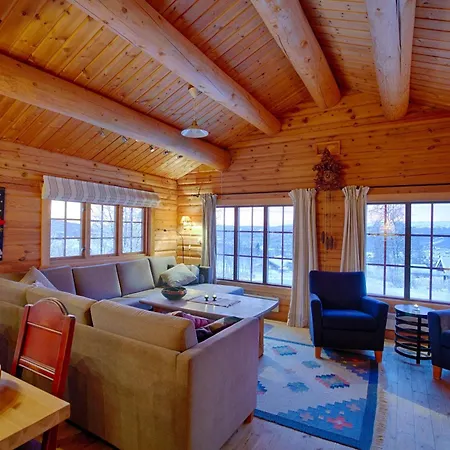 Perfectly Located Timber For 6-8 Guests