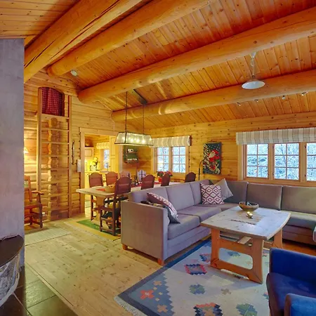 Nyaraló Perfectly Located Timber For 6-8 Guests *